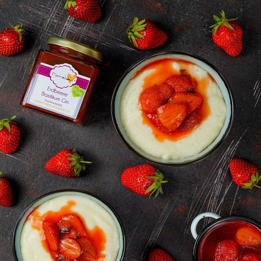 Milchreis mit Erdbeere Basilikum Gin Topping - Marmeladenherz